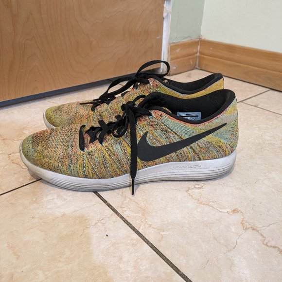 Athletic_Shoes